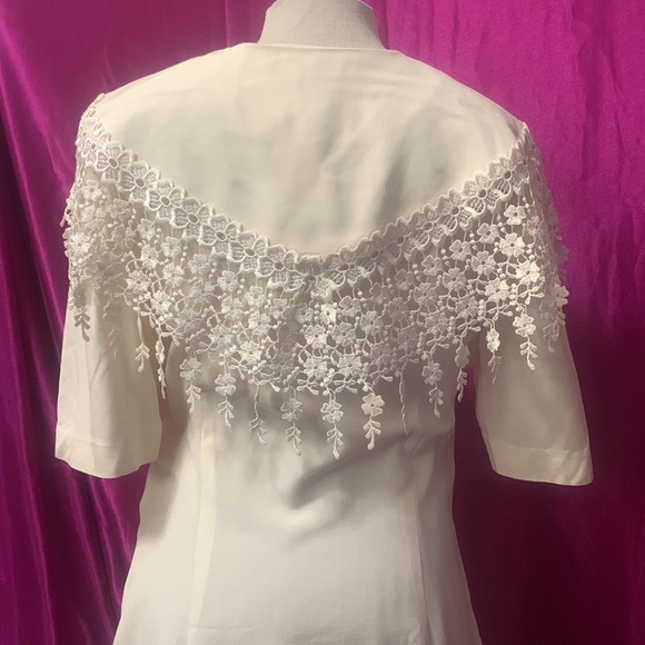 Exquisite Joseph Ribkoff cream button up dress with embroidered trim.3/4… - Picture 7 of 8